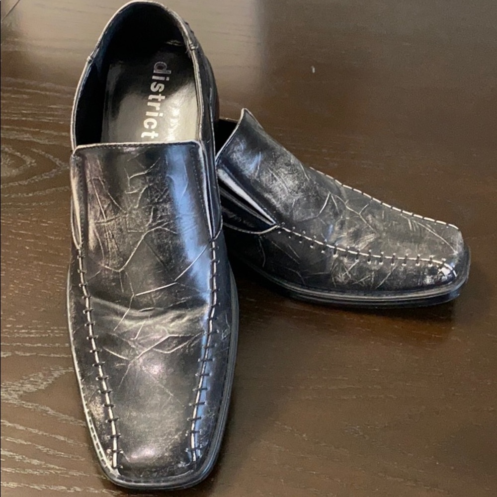 District 3 men’s shoes